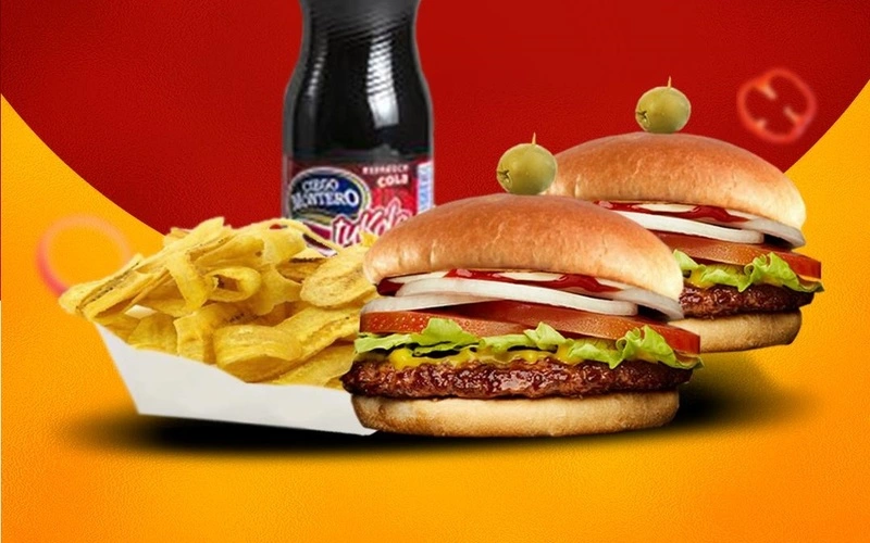 Combo de hamburguesas con chicharritas de plÃ¡tano y refresco gaseado de Cola marca TuKola del restaurante Columpios 36 en Mandao Cienfuegos